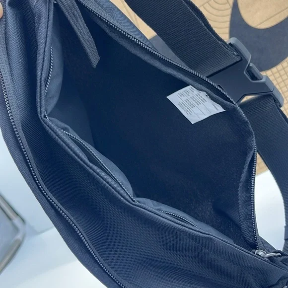 Nike Black Belt Bag Nike Heritage Waistpack (3L) & Fanny Pack
Black 
NWT - Picture 14 of 16